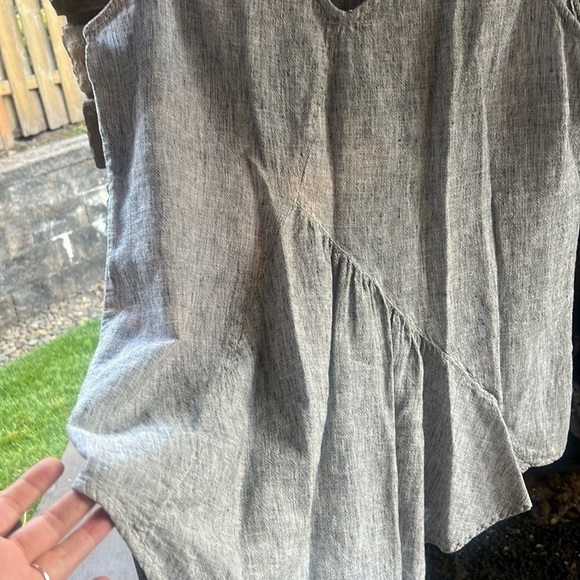 Cut Loose Detailed Gray V Neck Tank Large - Picture 2 of 5